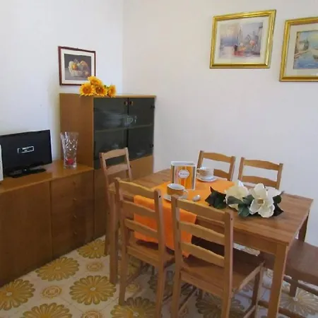 Nyaraló Three-room In A Nice With Garden - Beach Place Included *