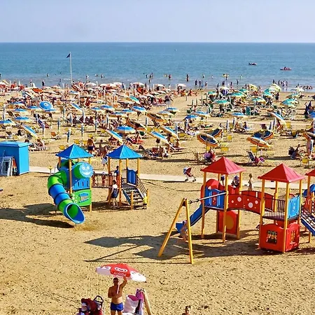 Three-room In A Nice With Garden - Beach Place Included Nyaraló Bibione