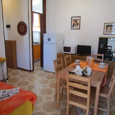 Three-room In A Nice With Garden - Beach Place Included Ferienhaus Bibione