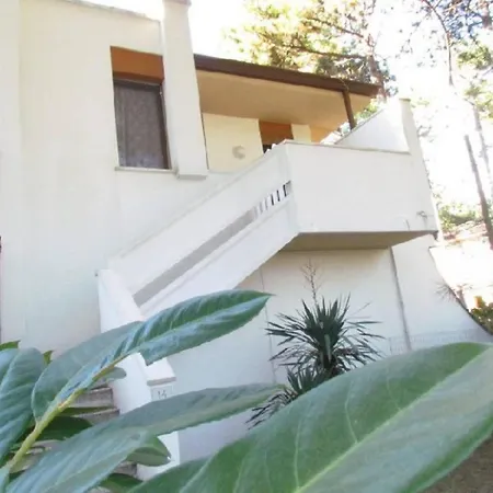 Semesterbostad Three-room In A Nice With Garden - Beach Place Included