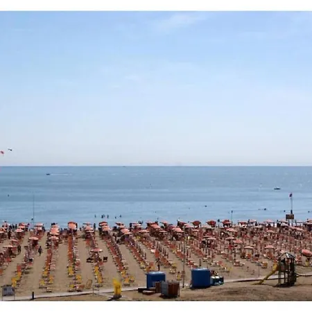 Three-room In A Nice With Garden - Beach Place Included Semesterbostad Bibione